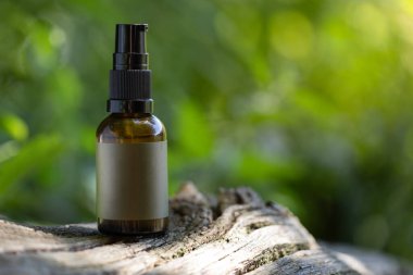 Yeşil Doğal Özgeçmişi olan Amber Spray Şişe