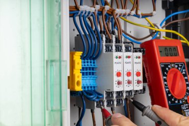 Elektrik Test Devresi Bağlantıları Multimetre ile
