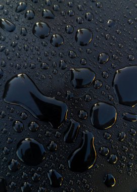 Siyah yüzeydeki su damlacıkları yansıtıcı şekiller oluşturur.