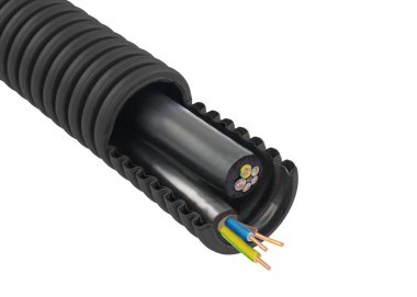 Siyah Oluklu Elektrik Kablolarıyla Koruyucu Kanal