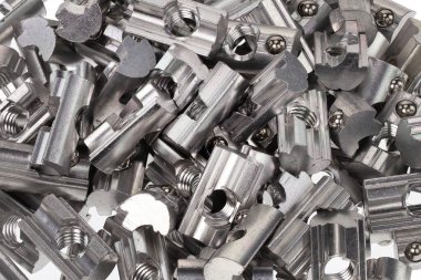 Bilyeli metal başlıklı fındık yığını