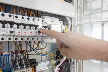 Elektrik Devre Panelinde El İşletim Anahtarı