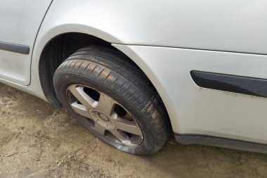 Ayrılmış Tekerlekli Tehlikeli Araba Arızası