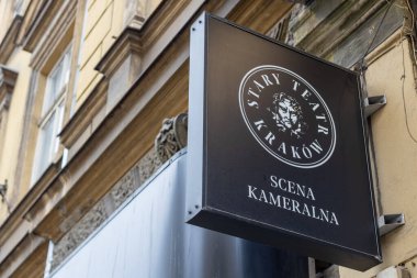Krakow, Polonya. 8 Aralık 2024: Krakow 'da Stary Tiyatrosu İşareti