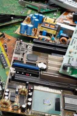Atılmış Circuit Yönetim Kurulu Elektronik Atık ve Aşırı Üretimi Vurguluyor