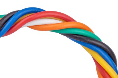 Çarpık renkli kablolar yaklaşır.