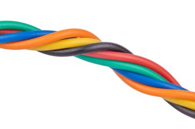 Çok renkli kablolar birbirine dolanmış.