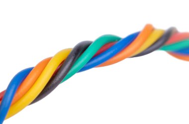 Renkli kıvrımlı kabloları kapat