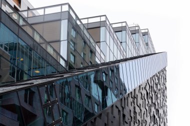 Oslo, Norveç 2 Mayıs 2022: Modern Cam ve Çelik Mimarinin Yakın Çekimi
