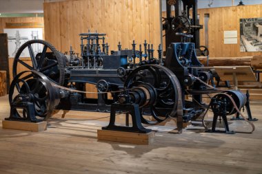 Oslo, Norveç 1 Mayıs 2022: Bilim ve Teknoloji Müzesinde Sawmill Sanayi Makineleri Sergisi