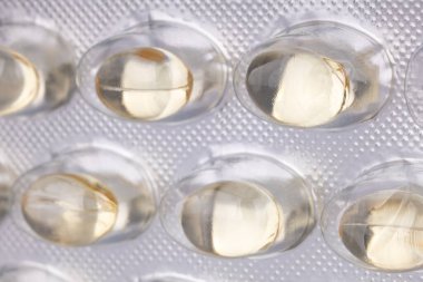 Kabarcıktaki şeffaf jel kapsüllerini kapat