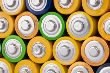 Yığılmış Renkli Piller Kapat