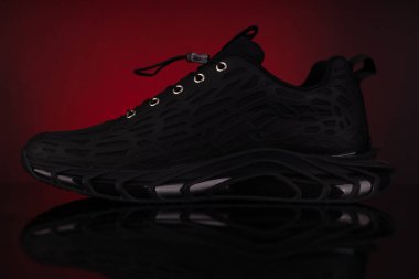 Modern Tasarımlı Siyah Spor Ayakkabısı