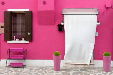 Burano 'da Renkli Pembe Ev Cephesi