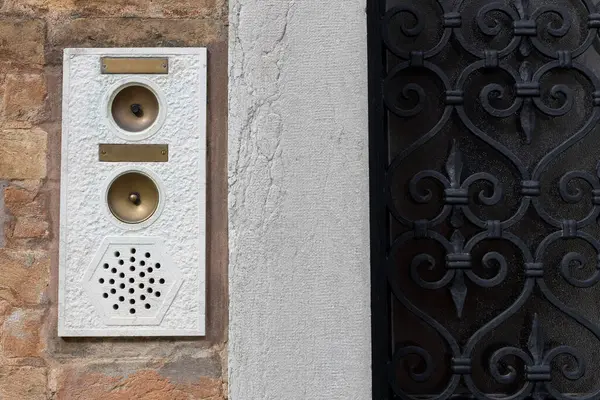 Antika Kapı Intercom ve Wrought Demir Kapı