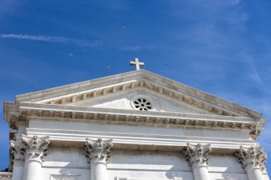 Klasik Sütunlarla Venedik 'teki Redentore Kilisesi Cephesi