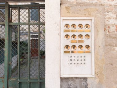 Brass Butonları ile Eski Daire Intercom