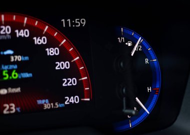 Araç yakıtı ve motor sıcaklığı ölçümleri hız göstergesi detaylarıyla