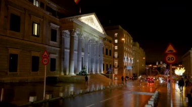 Gece Madrid, İspanya 'daki milletvekilleri kongresinin ya da cemaatin dış görünüşü