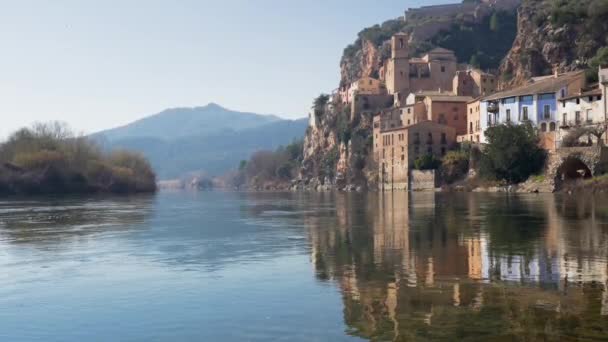 Old Town Miravet Templar Castle Top Ebro River Flowing Quietly — ストック動画