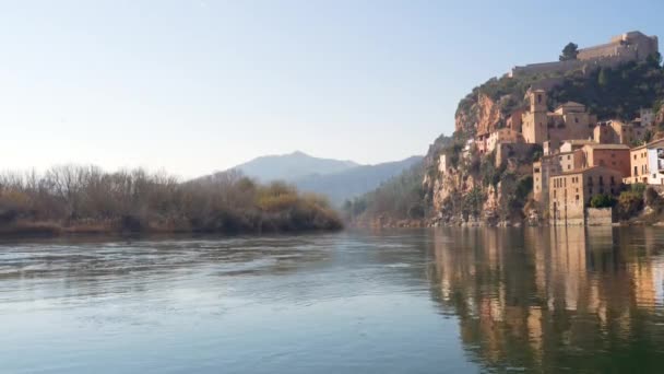 Gamla Stan Miravet Med Templet Slott Toppen Och Ebro Floden — Stockvideo