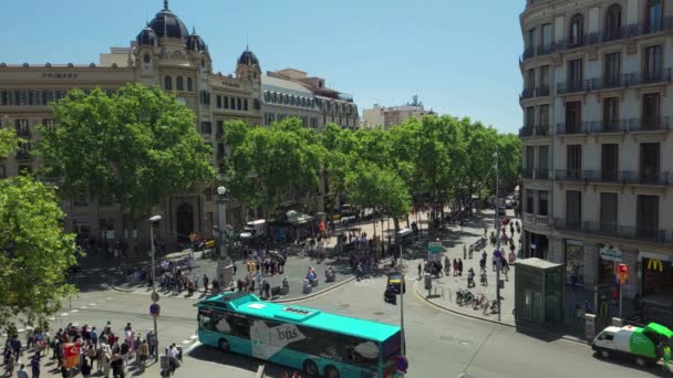 스페인 바르셀로나 2023 스페인 바르셀로나의 만나는 거리라 람블라 공중에서 — 비디오