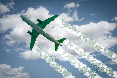 Gökyüzünde süzülen uçaklar yeşil yapraklı jet kontrastları bırakıyor. Sıfır emisyon, SAF veya Sürdürülebilir Havacılık Yakıtı, biyoyakıt, Dairesel ekonomi ve net CO2 emisyonları olarak kavramlara uygundur.