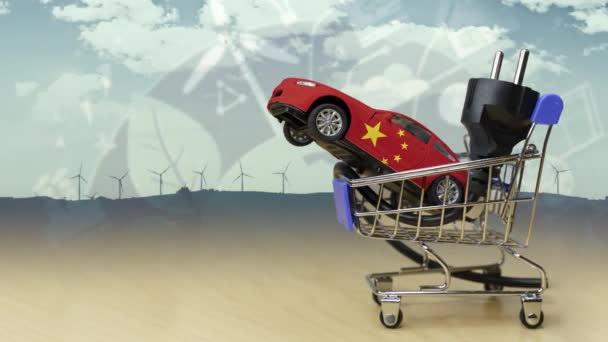 Παιχνίδι Αυτοκίνητο Βαμμένο Σημαία Της Κίνας Και Ηλεκτρικό Βύσμα Μέσα — Αρχείο Βίντεο