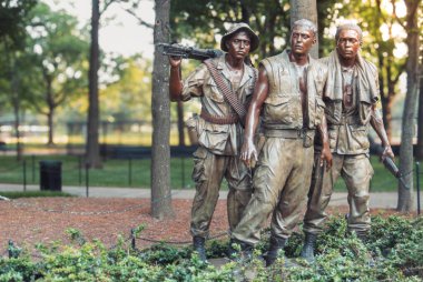 Washington DC Vietnam Gazileri Anıtı - Üç Asker. Hizmet edenleri onurlandırmak.