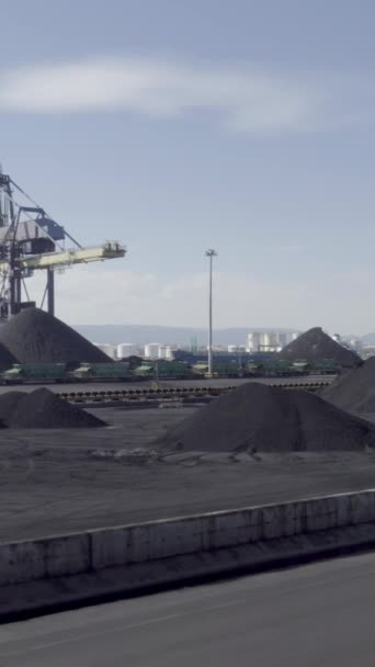 Grote Voorraad Steenkool Haven Van Tarragona Klaar Voor Vervoer Spoor — Stockvideo