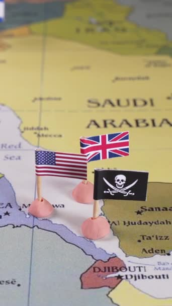 Abd Ran Bayrakları Kızıl Deniz Bölgesinin Haritasında Bir Korsan Amblemini — Stok video