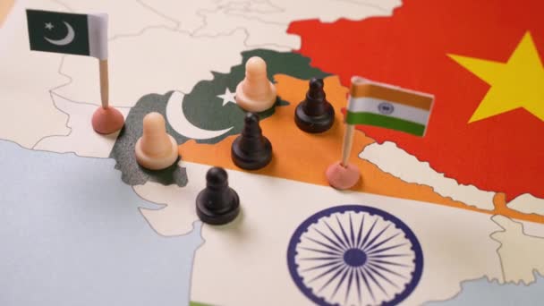 国际象棋在伊德尼亚和中国地图上的片断 Indo Pakistani边界争端 有选择的重点 — 图库视频影像