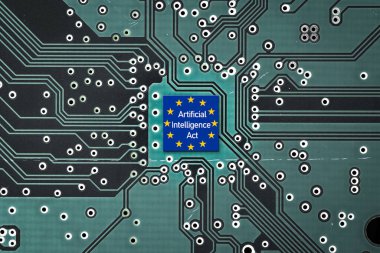 Avrupa Birliği bayrağı mikroişlemci, işlemci ya da anakart üzerinde GPU mikroçipi. AB 'yi sembolize eden AI Yasası, AI kullanımına yeni kısıtlamalar getirerek,