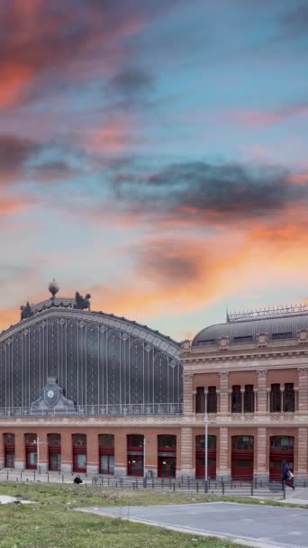 Μαδρίτη Σιδηροδρομικός Σταθμός Atocha Ένα Πολυσύχναστο Κόμβο Των Ταξιδιών Και Royalty Free Πλάνα Αρχείου