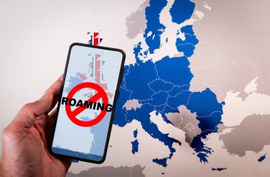 Avrupa Birliği haritasında ve Birleşik Krallık 'ta gezinme işareti yok. Brexit 'ten sonra, İngiltere ile AB arasında ek suçlamalar olmaksızın dolaşma yükümlülüğü