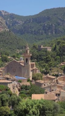 Valldemossa, İspanya 'nın Mallorca kentindeki UNESCO Dünya Mirası bölgesi olan Tramuntana dağlarına kurulmuş büyüleyici bir köy.