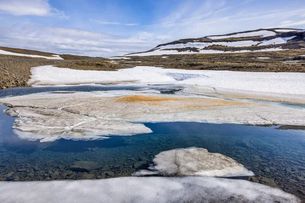 Küçük Dağ Gölünde Buz Kütlesi Zlanda Nın Westfjords — Stok fotoğraf