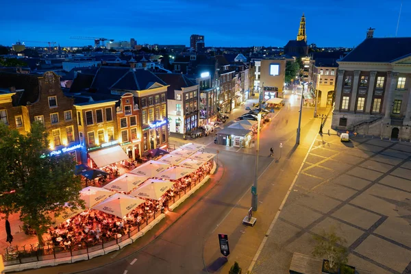 Groningen Holandia Lipca 2022 Widok Nocą Tarasy Ludźmi Pobliżu Placu — Zdjęcie stockowe
