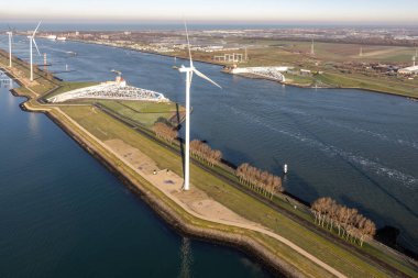 Hollanda 'da hava manzaralı, büyük fırtına dalgalanması bariyeri
