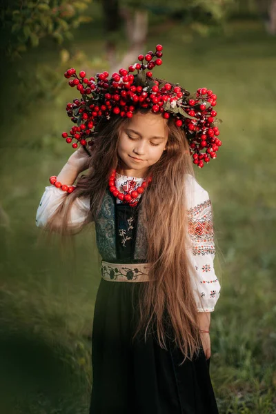 Pretty Ukrainian Woman Wearing Viburnum Wreath Her Head Embroidered Shirt — Stock Photo, Image