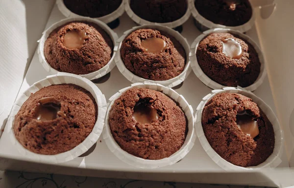 Muffins Chocolate Muffins Chocolate Caseiros Processo Fazer Cupcakes Chocolate Caseiros Fotos De Bancos De Imagens Sem Royalties