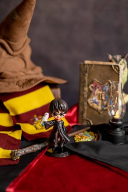 Kremenchug, Ukrayna - 21 Mart 2024. Harry Potter 'ın figürlü, oyuncak karakteri.
