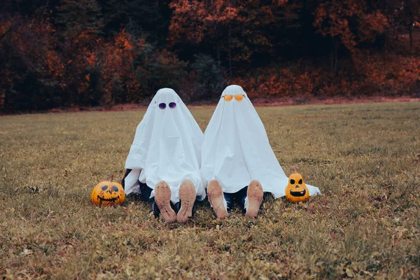 Dzieci Przebrane Duchy Halloween — Zdjęcie stockowe