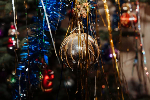 Christbaumkugel Neue Dekoration Weihnachtsbaum Goldene Christbaumkugel — Stockfoto