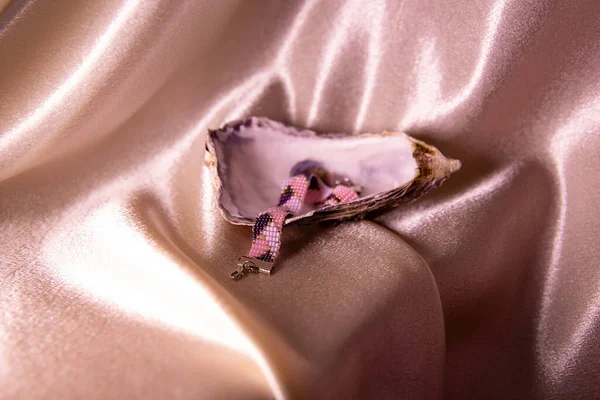 Gelang Yang Terbuat Dari Quicksilver Perhiasan Gelang Tangan — Stok Foto