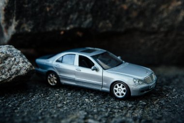 koleksiyon arabaları, çocuk oyuncakları, eski arabalar, modern arabalar, oyuncak araba koleksiyonu, yoldaki arabalar.