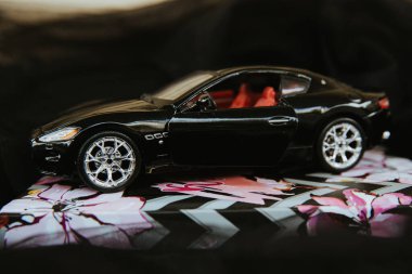 Kalemli siyah araba, duvar kağıdı, iş fotoğrafı, model arabalar, oyuncak araba, koleksiyoncu arabası.