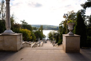 Valea Morilor Parkı, Valea Morilor Parkı 'ndaki Cascade merdivenleri Moldova, Chisinau' da, parkta merdivenler.