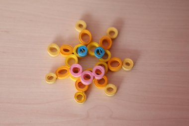 Ürün güneşi, el işi, kağıt işçiliği, uygulamalar, çocuk el işi, el yapımı.