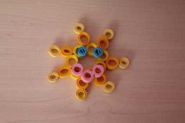 Ürün güneşi, el işi, kağıt işçiliği, uygulamalar, çocuk el işi, el yapımı.